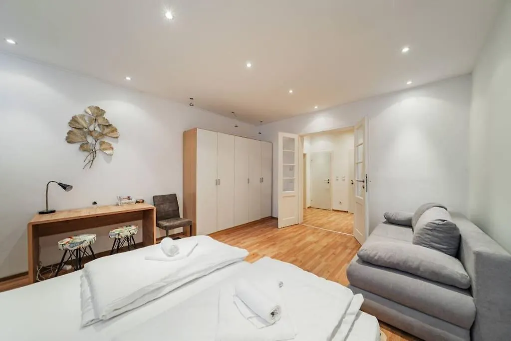 2 Bedroom Apartment Near Belvedere Castle Vienna