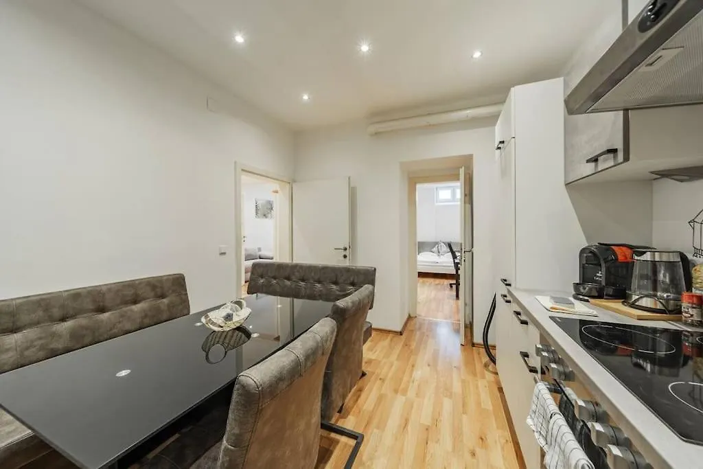 2 Bedroom Apartment Near Belvedere Castle Vienna