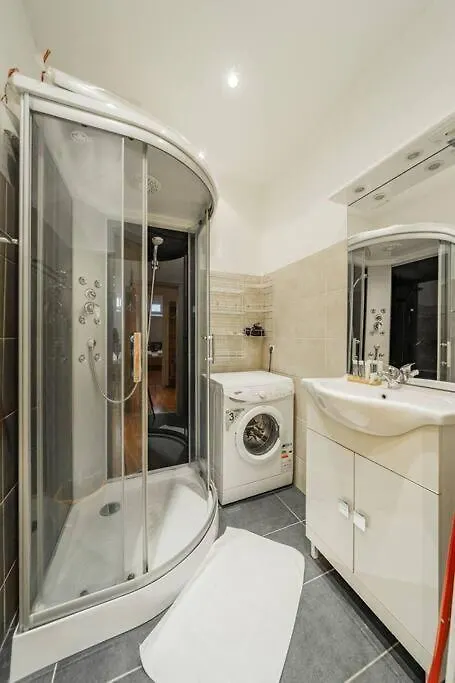 2 Bedroom Apartment Near Belvedere Castle Vienna Austria