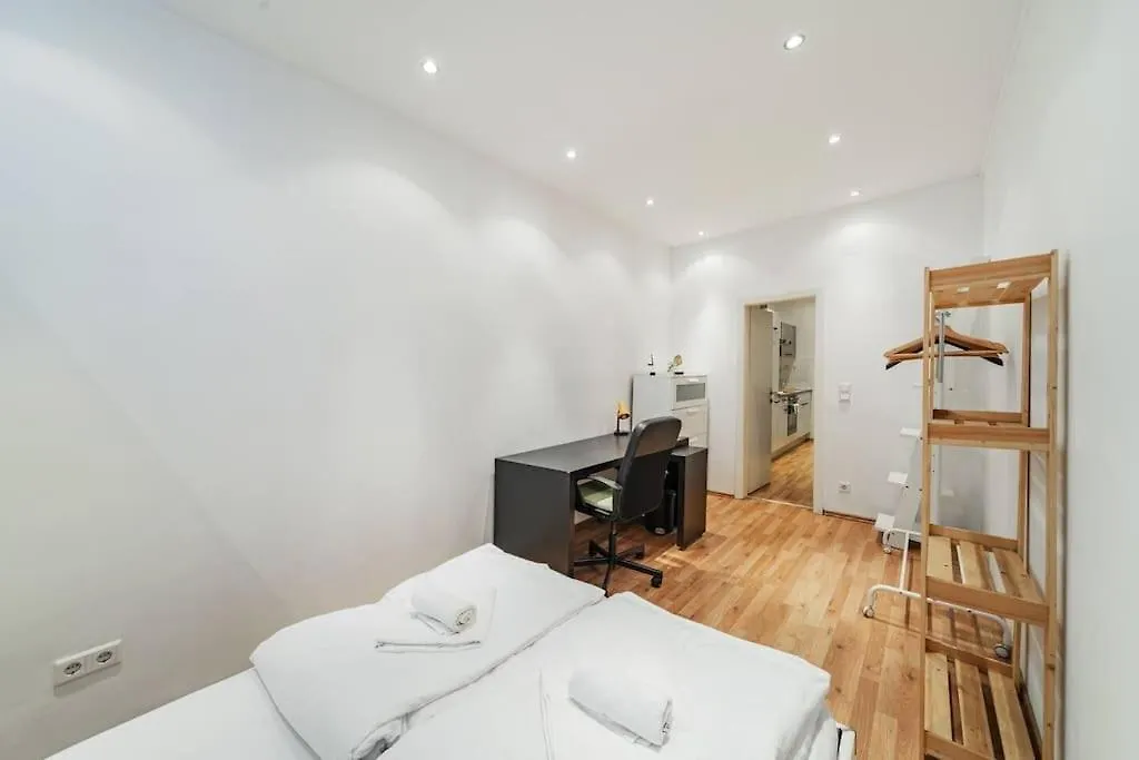 2 Bedroom Apartment Near Belvedere Castle Vienna