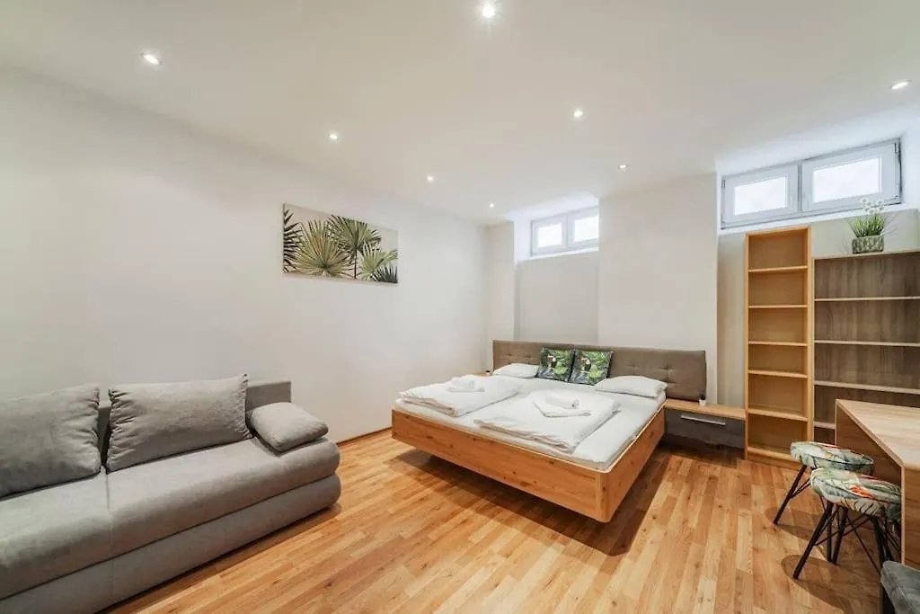 2 Bedroom Apartment Near Belvedere Castle Vienna Austria